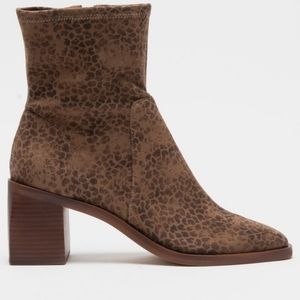 NWOB ! Dolce Vita Indiga brown genuine leather heeled boots